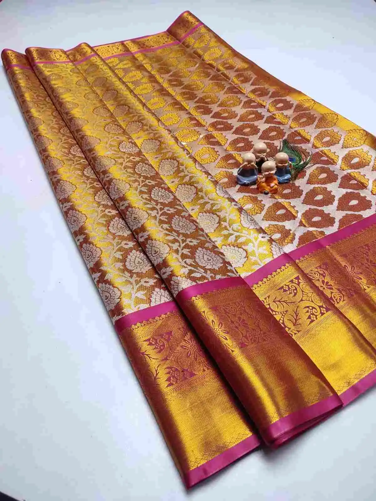 Floral Diamond Butta Zari Brocade Semi Kanchipuram Silk Saree